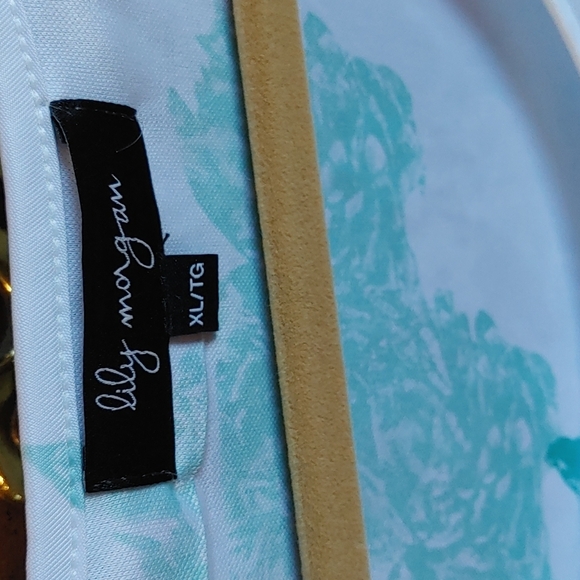 💚NWT Women's pretty White & Green Top - Picture 2 of 9